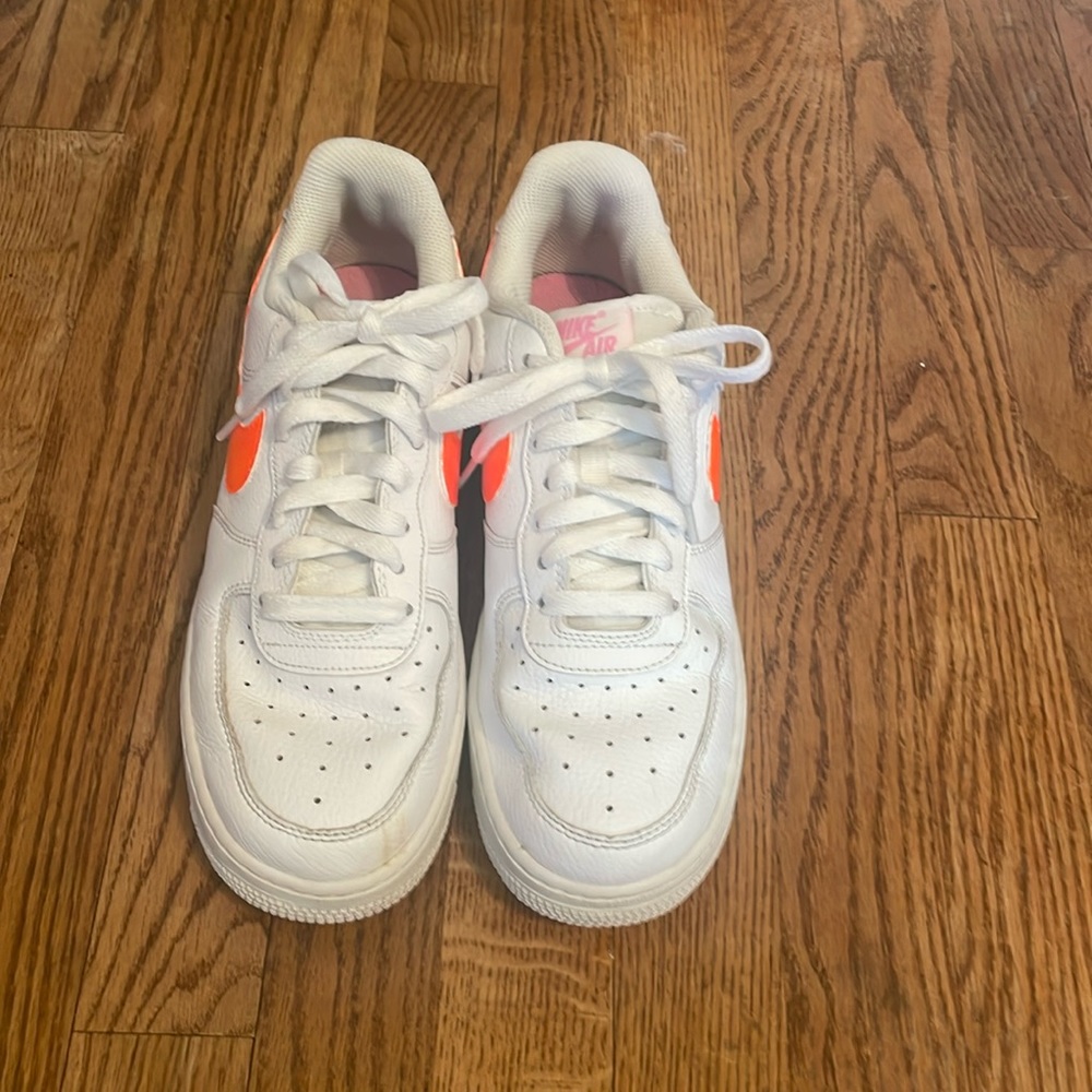 NIKE Air Force One Low White Leather Sneakers with custom orange swoosh Size 8.5
